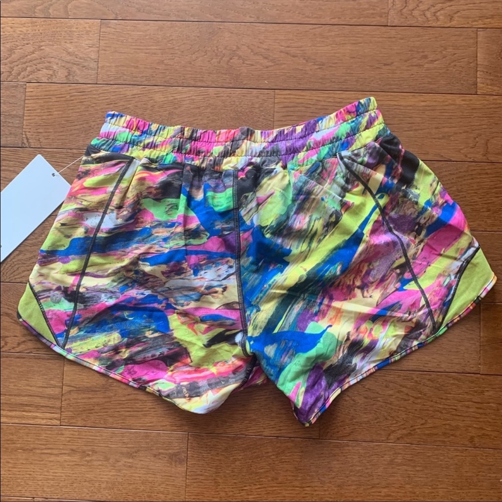 🔥LULULEMON HOTTY HOT SHORT 4”-CATALYST MULTI-8🔥 - Picture 6 of 15